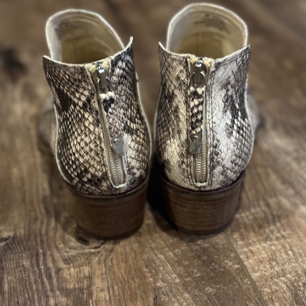 Dolce Vita Karsen Snakeskin Python Bootie Ankle Boots Women's Size 8 - Picture 4 of 13
